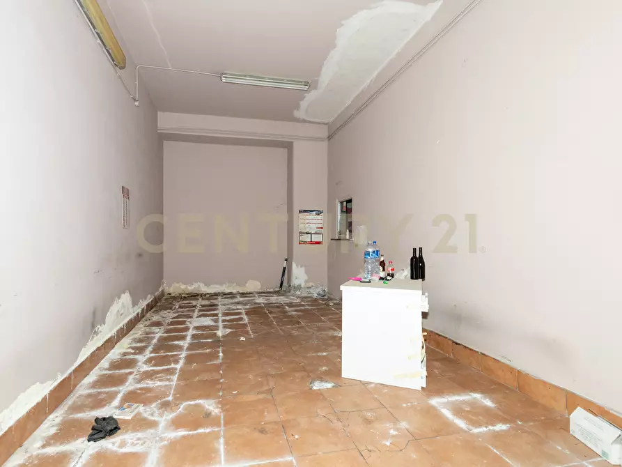 Immagine 35 di Locale commerciale in vendita  in Via Carnazza 37 a Tremestieri Etneo