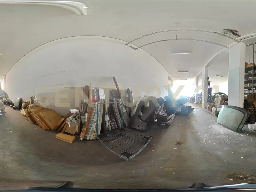 Immagine 39 di Locale commerciale in vendita  in Via Antonio Prestinenza 7 a Catania