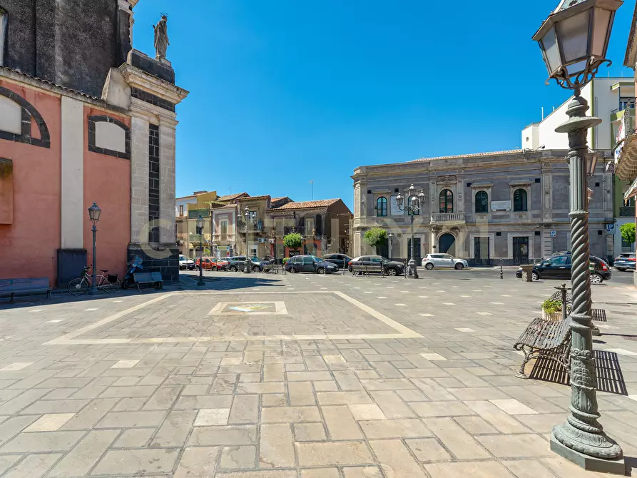 Immagine 37 di Locale commerciale in affitto  in Via Etnea 90 a Mascalucia