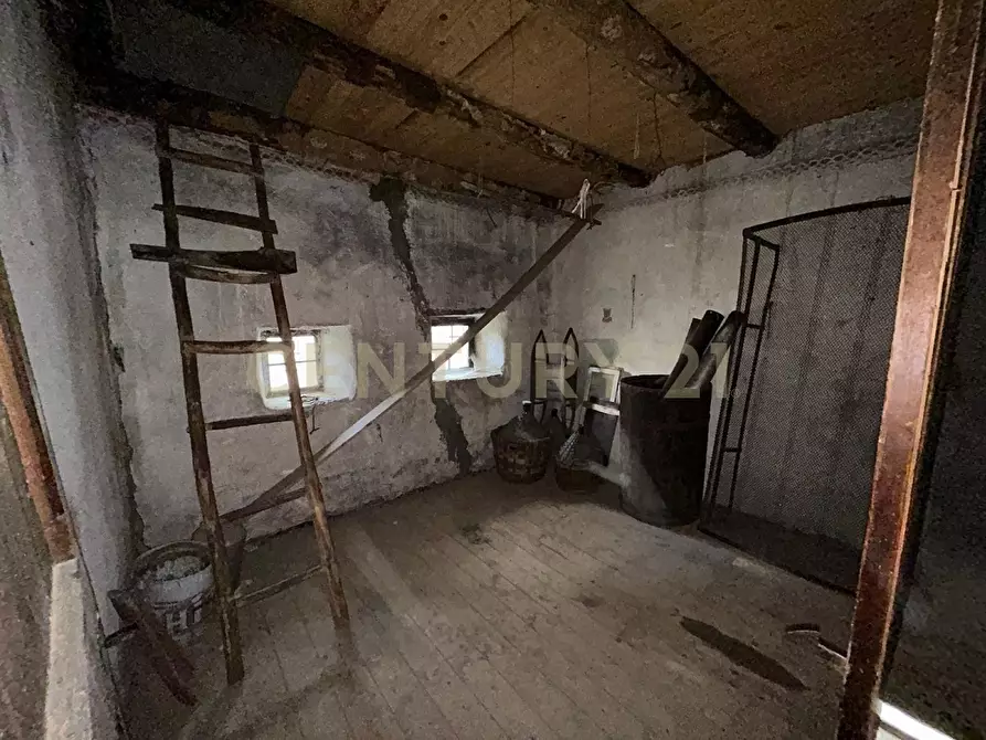 Immagine 9 di Rustico / casale in vendita  in Contrada Tezze a Velo Veronese