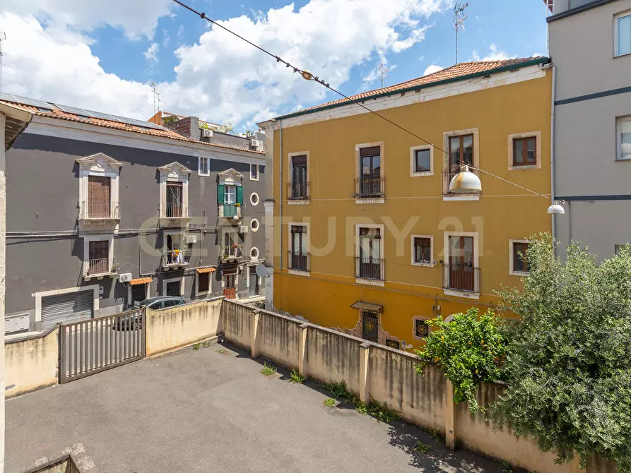 Immagine 25 di Pentalocale in vendita  in Via Recupero 38 a Catania