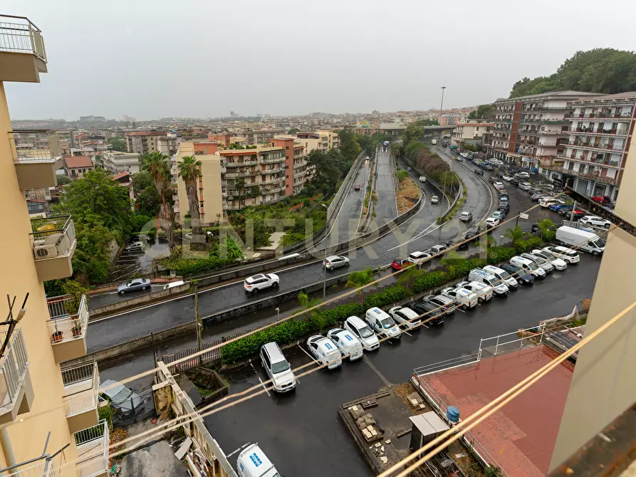 Immagine 24 di Pentalocale in vendita  in Via Due Obelischi 48 a Gravina Di Catania