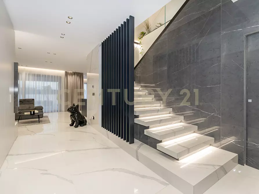 Immagine 36 di Villa in vendita  in Via Sant' Andrea 8 a Catania