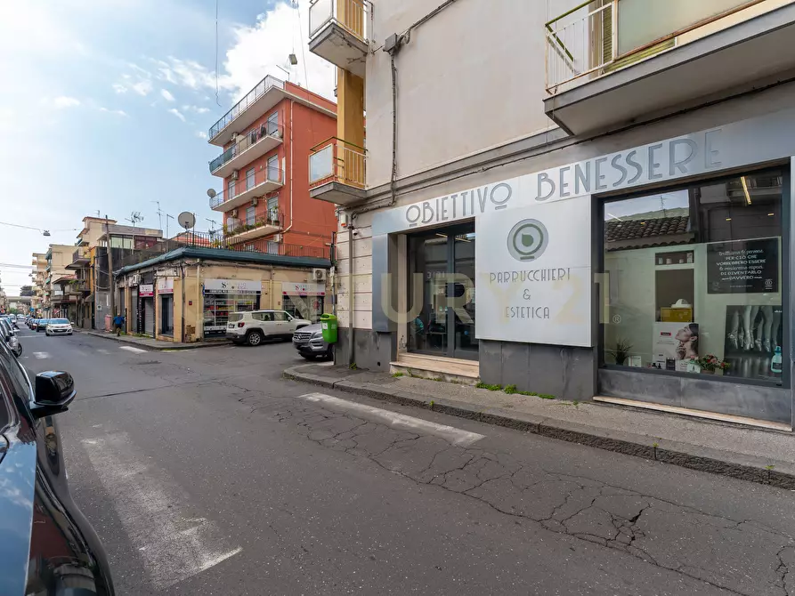 Immagine 2 di Locale commerciale in vendita  in Via del Bosco 163 a Catania