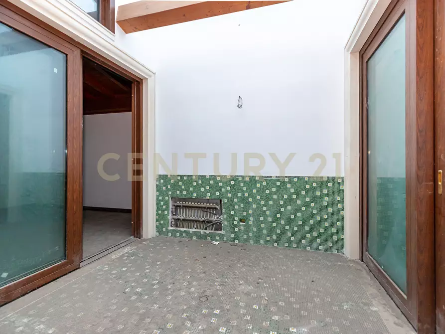 Immagine 58 di Pentalocale in vendita  in Via Lorenzo Maddem 67 a Acireale