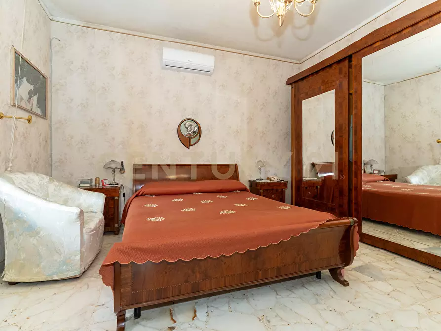 Immagine 11 di Pentalocale in vendita  in Via Goffredo Mameli 4 a Belpasso