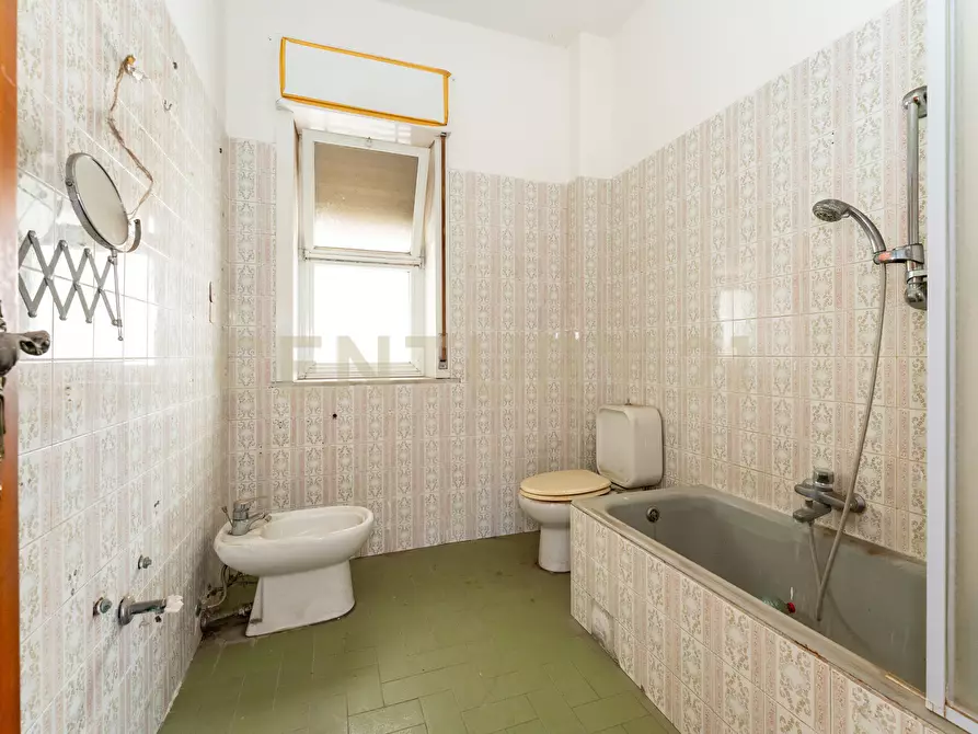 Immagine 29 di Pentalocale in vendita  in Via Carnazza 2 a Tremestieri Etneo