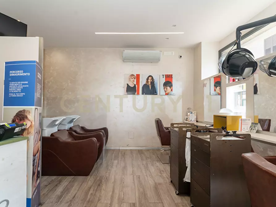 Immagine 16 di Locale commerciale in vendita  in Via del Bosco 163 a Catania