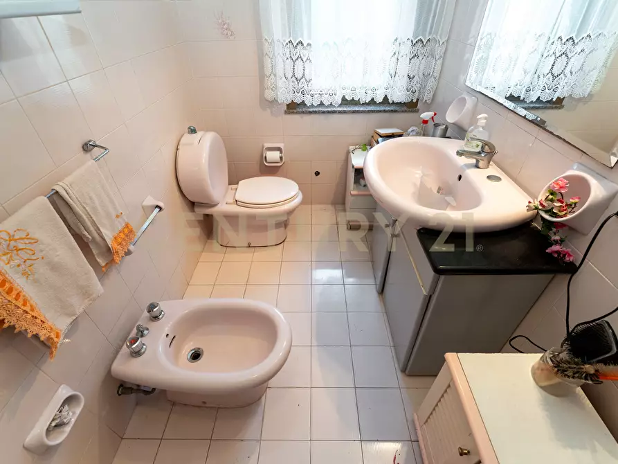 Immagine 36 di Villa in vendita  in Via Libertà 1 a Mascalucia