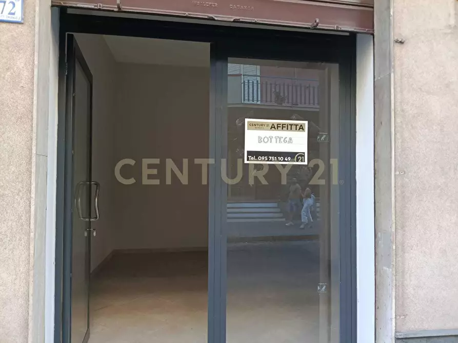 Immagine 5 di Locale commerciale in affitto  in Via Vittorio Emanuele 72 a Aci Catena