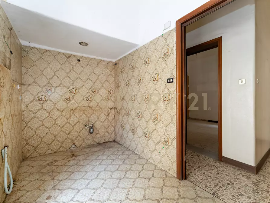 Immagine 30 di Pentalocale in vendita  in Via Milano 60 a Catania