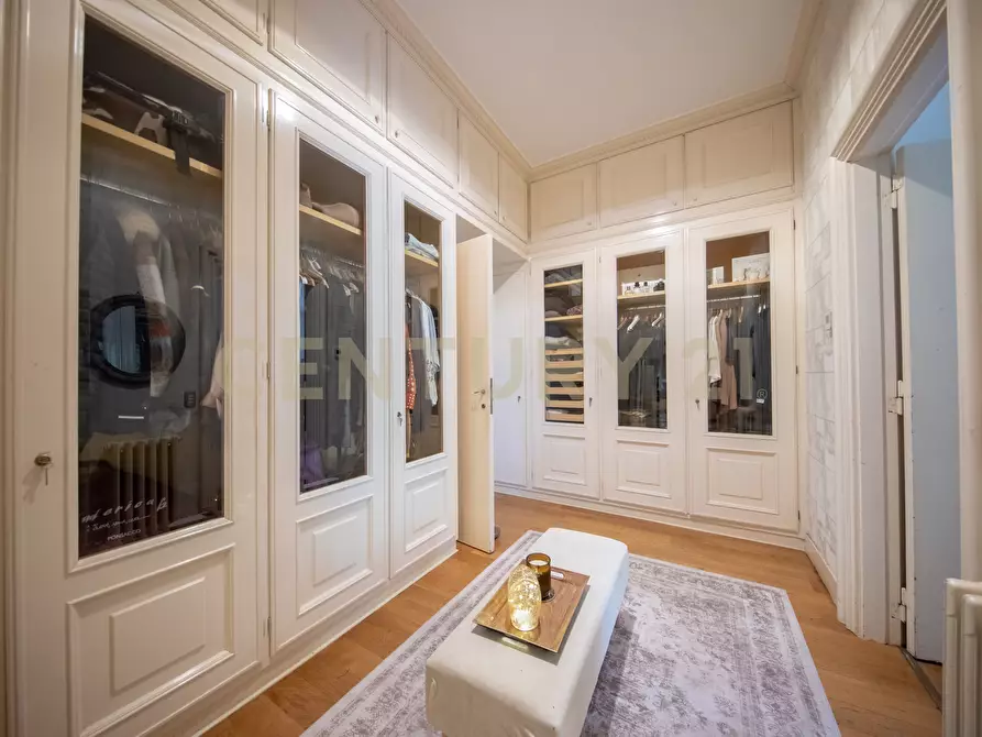 Immagine 41 di Pentalocale in vendita  in Viale Cortina d'Ampezzo 135 a Roma