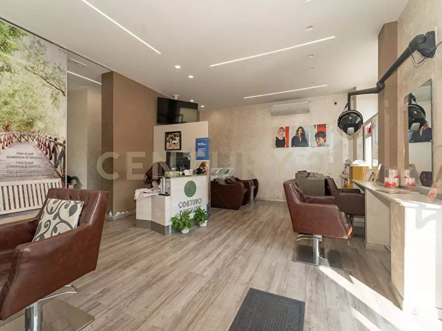 Immagine 7 di Locale commerciale in vendita  in Via del Bosco 163 a Catania