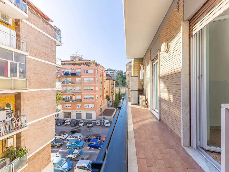 Immagine 16 di Trilocale in vendita  in Via Luigi Rava 9 a Roma