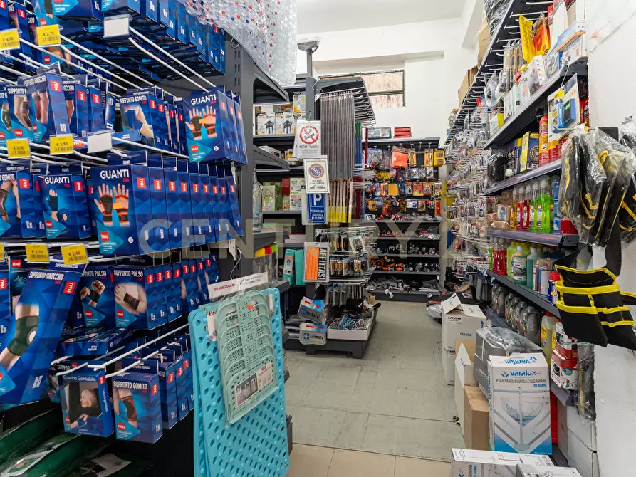 Immagine 23 di Attività commerciale in vendita  in Via Nizzeti 6 a Aci Catena