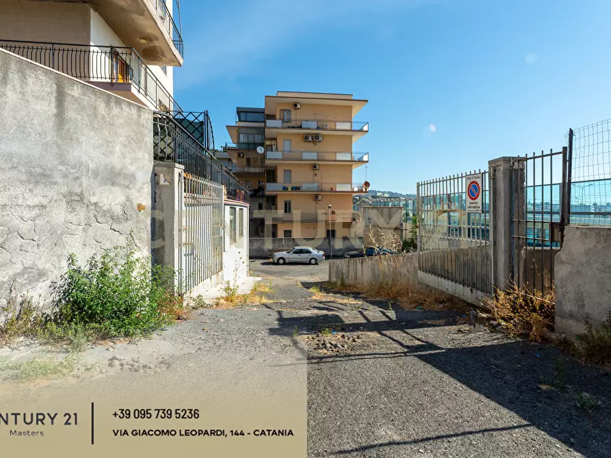 Immagine 3 di Locale commerciale in vendita  in Via Antonio Prestinenza 7 a Catania