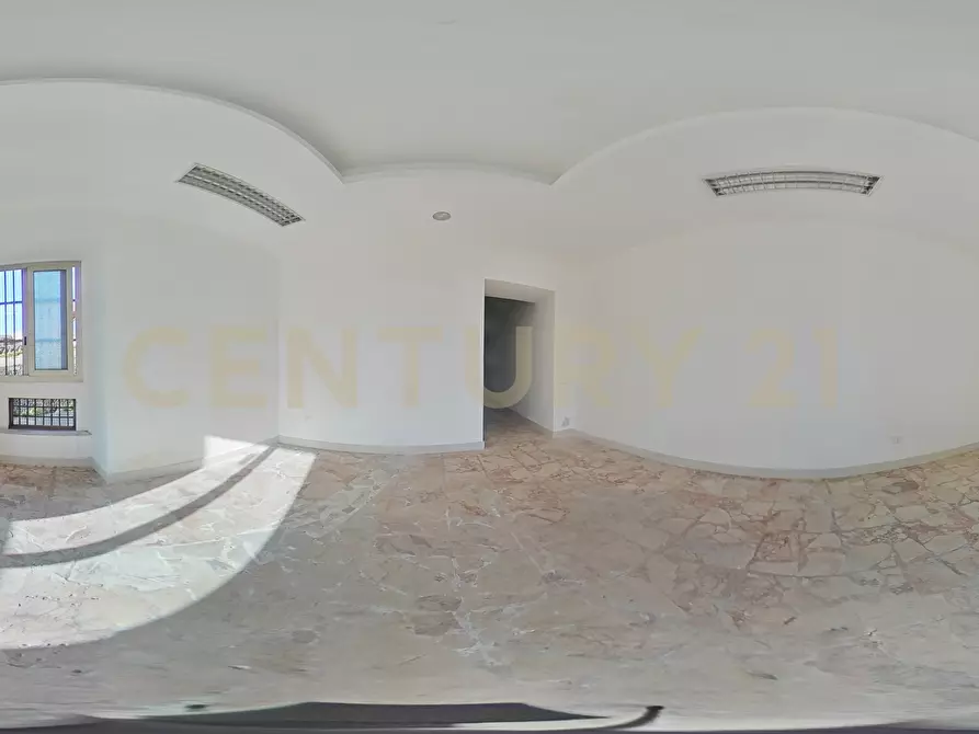 Immagine 11 di Locale commerciale in vendita  in Via Nizzeti 3 a Tremestieri Etneo