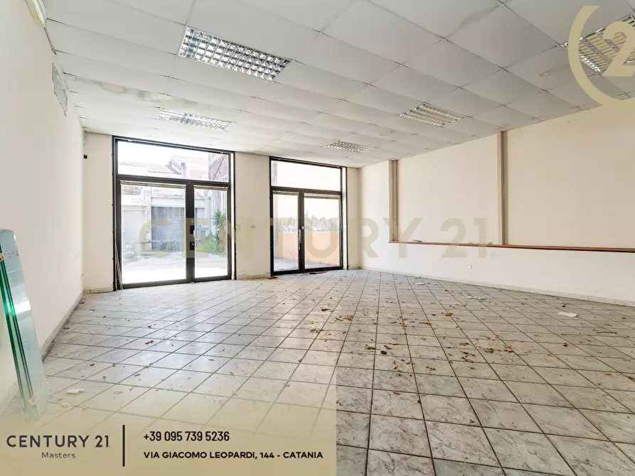 Immagine 37 di Locale commerciale in vendita  in Via Duca Degli Abruzzi 231 a Catania