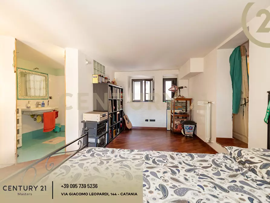 Immagine 111 di Pentalocale in vendita  in Via Etnea 196 a Catania