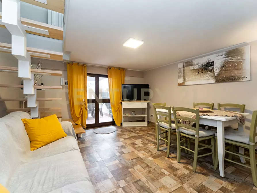 Immagine 34 di Pentalocale in vendita  in Via Crocifisso 26 a Aci Castello