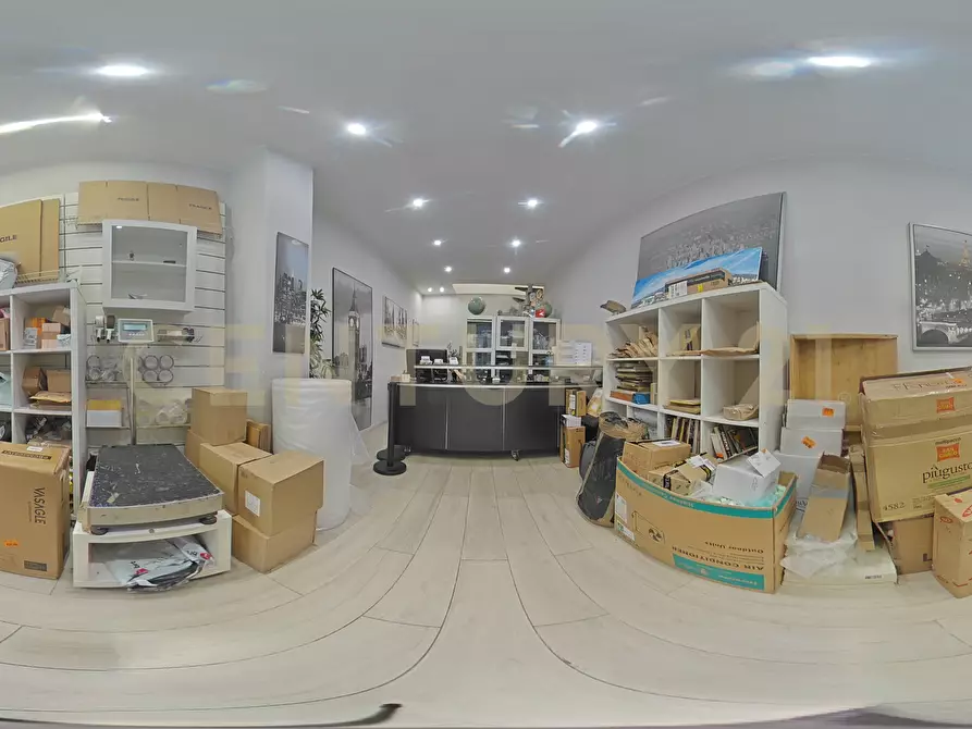 Immagine 31 di Locale commerciale in vendita  in Via Passo Gravina 81c a Catania