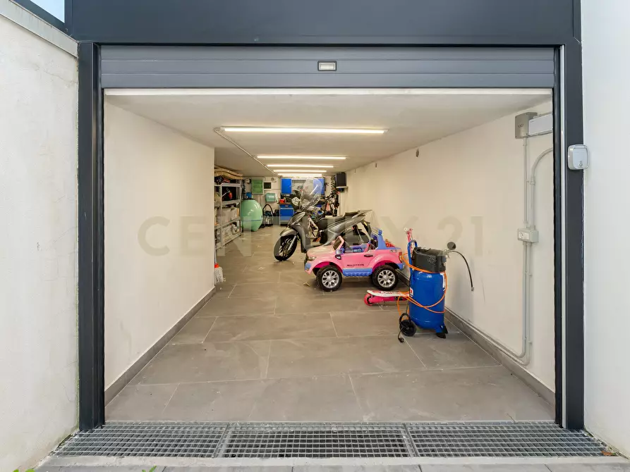 Immagine 32 di Villa in vendita  in Via Sant' Andrea 8 a Catania