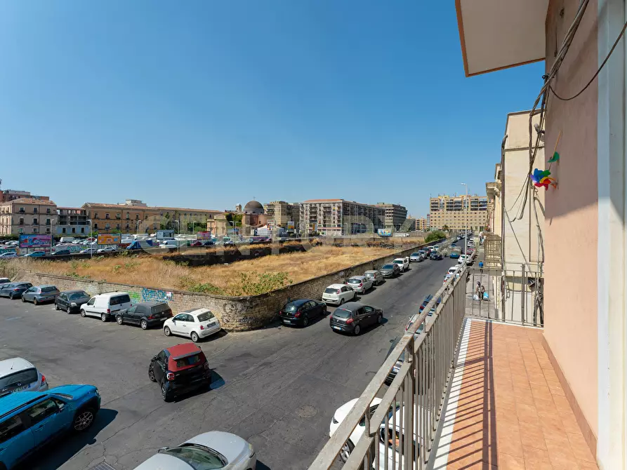 Immagine 24 di Bilocale in vendita  in Via Archimede 143 a Catania