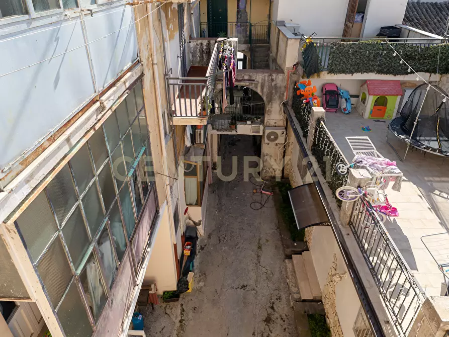 Immagine 31 di Bilocale in vendita  in Via Caduti del Lavoro 131 a Catania