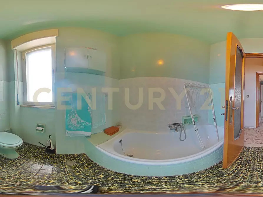 Immagine 46 di Pentalocale in vendita  in Via Messina 523 a Catania