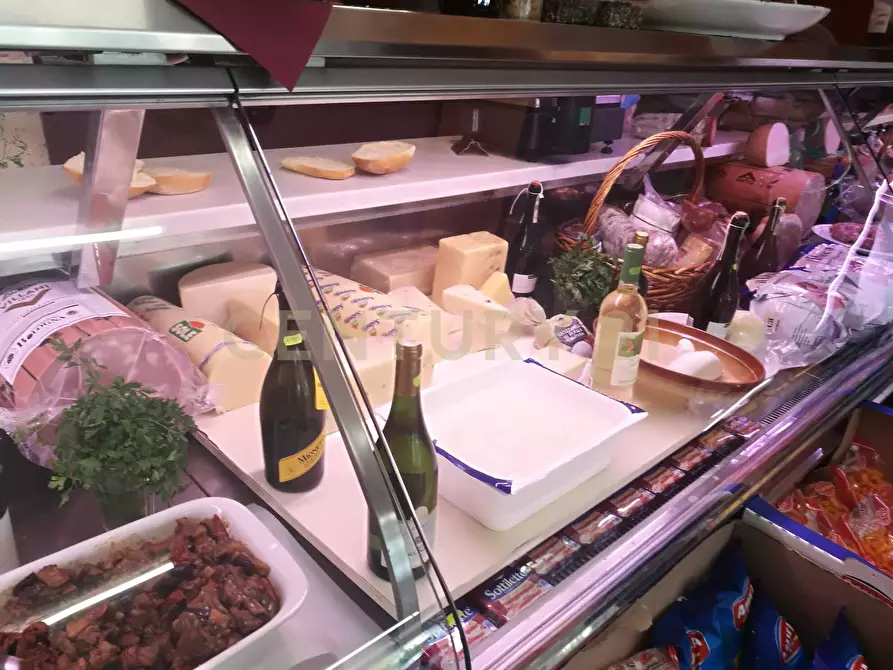 Immagine 11 di Locale commerciale in vendita  in Viale dei Lidi a Siracusa