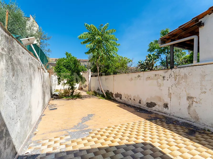 Immagine 32 di Casa indipendente in vendita  in Via Macaluso 9 a Catania