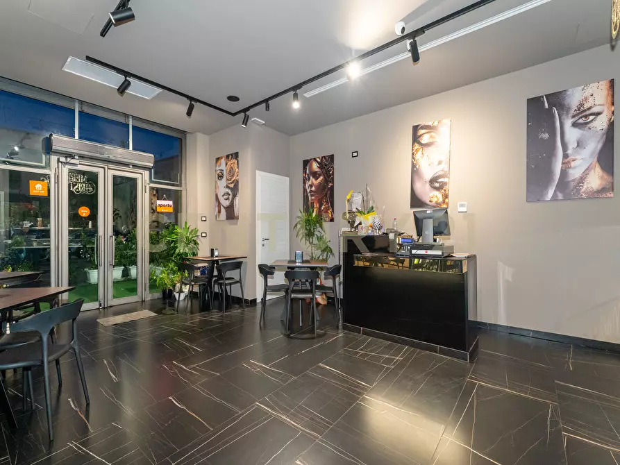 Immagine 14 di Attività commerciale in vendita  in Corso Indipendenza 131 a Catania