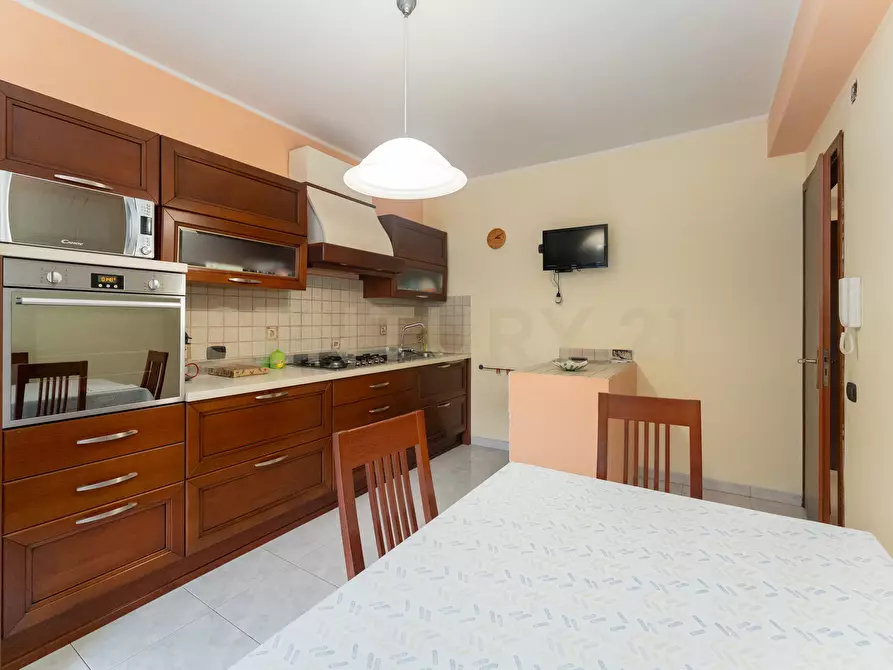 Immagine 30 di Quadrilocale in vendita  in Via Giolitti Giovanni SNC a Gravina Di Catania