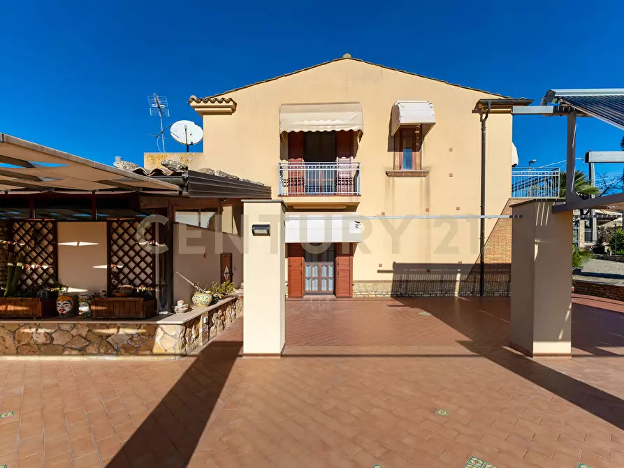 Immagine 4 di Villa in vendita  in Via Gela 95 a Caltagirone