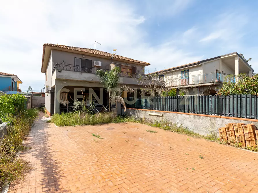 Immagine 1 di Villa in vendita  in Via Fiordaliso 16 a Catania