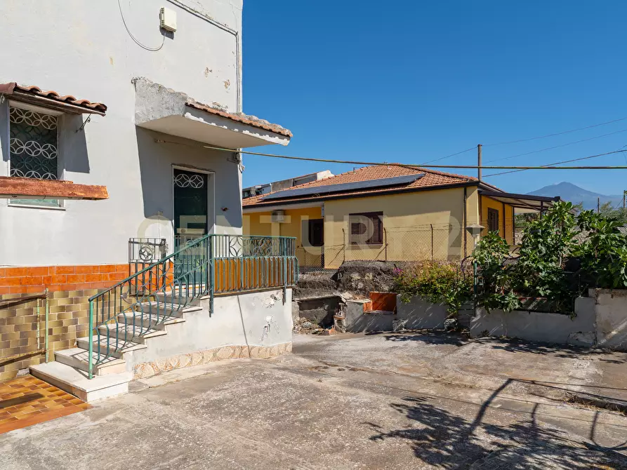 Immagine 1 di Villa in vendita  in Via Macello 47 a Catania