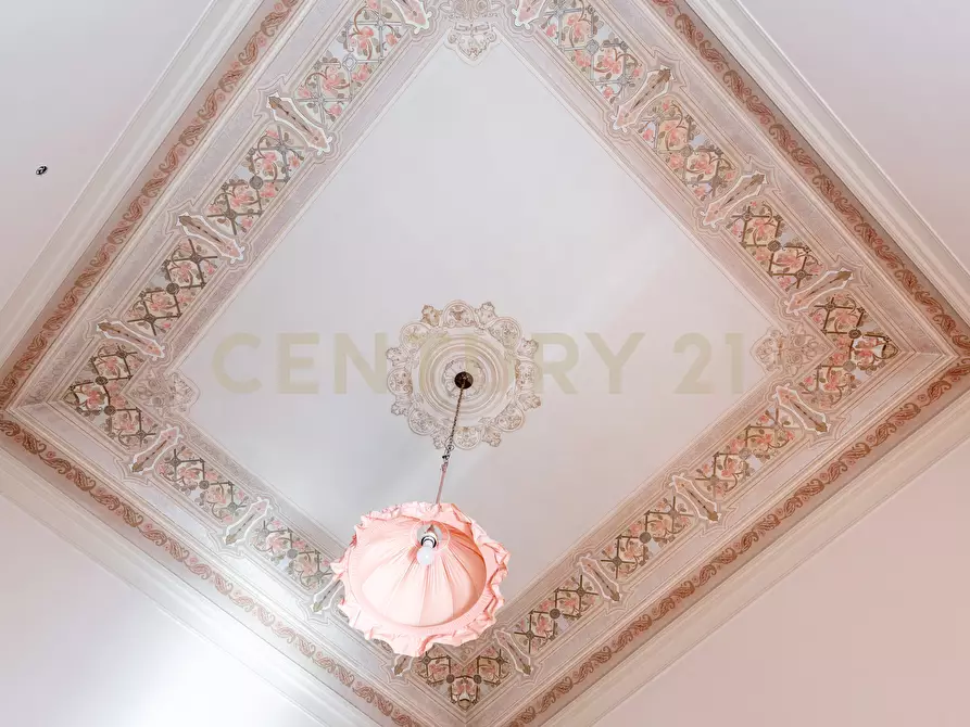 Immagine 30 di Pentalocale in vendita  in Via Etnea 196 a Catania