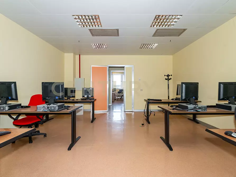 Immagine 41 di Attività artigianale in vendita  in Strada III Mimosa 14 a Catania