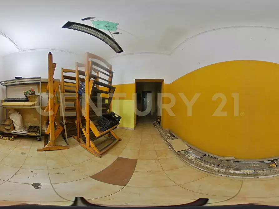 Immagine 34 di Locale commerciale in vendita  in Via IV Novembre 13 a Adrano