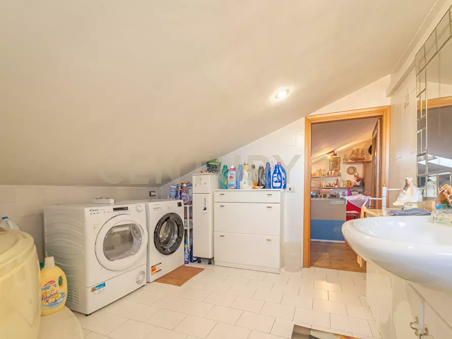 Immagine 25 di Attico in vendita  in Via di Torre Morena 100 a Roma