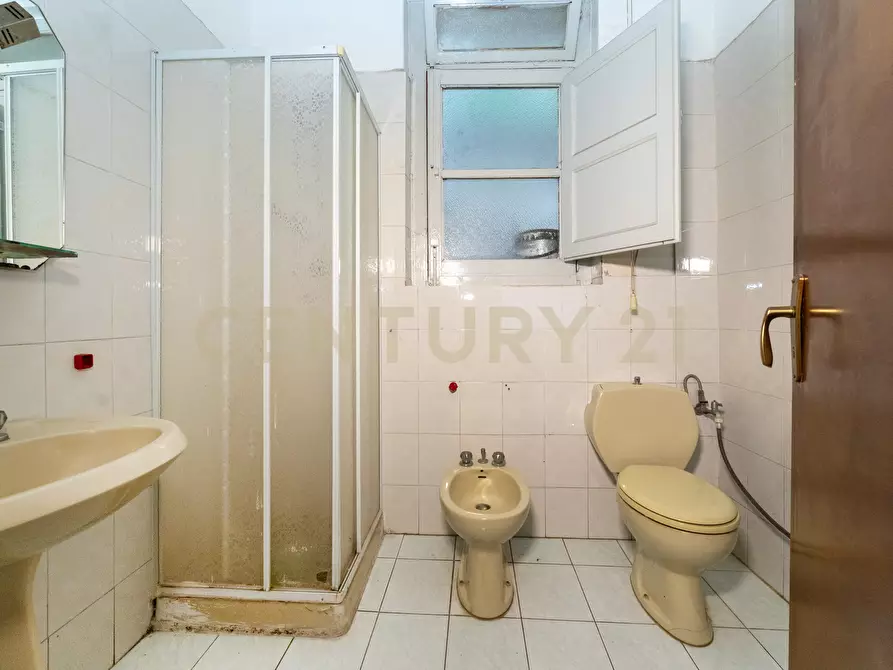 Immagine 31 di Bilocale in vendita  in Via Wrzì 128 a Catania