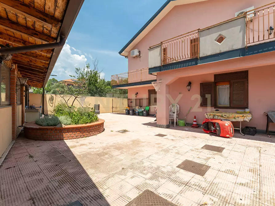 Immagine 65 di Villa in vendita  in Via Salemi 18 a Mascalucia