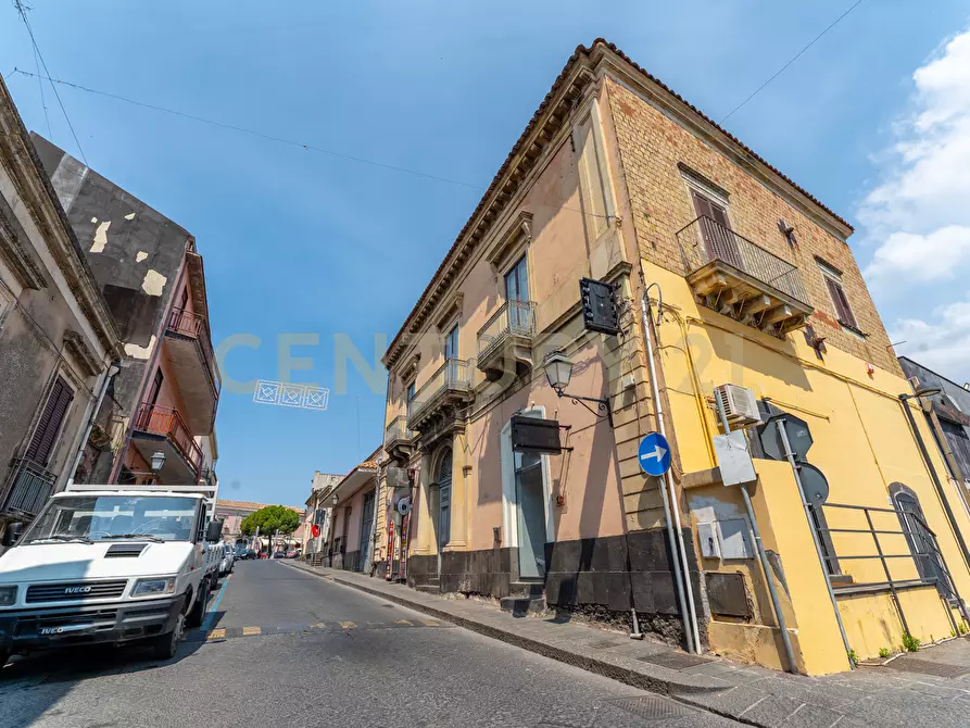 Immagine 2 di Casa indipendente in vendita  in Via Giuseppe Garibaldi 68-70-72 a Nicolosi
