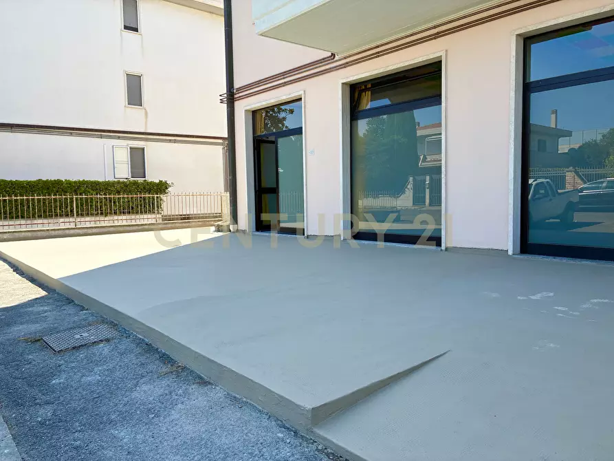Immagine 3 di Locale commerciale in vendita  in Via della Pace 50 a Orbetello