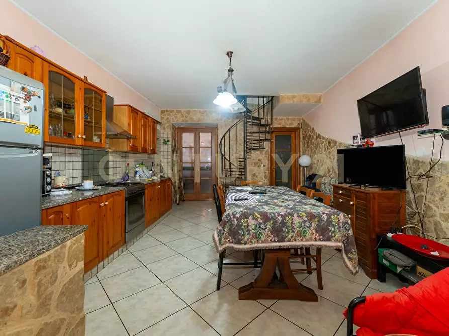Immagine 10 di Pentalocale in vendita  in Via Giuseppe Verdi 165 a Catania