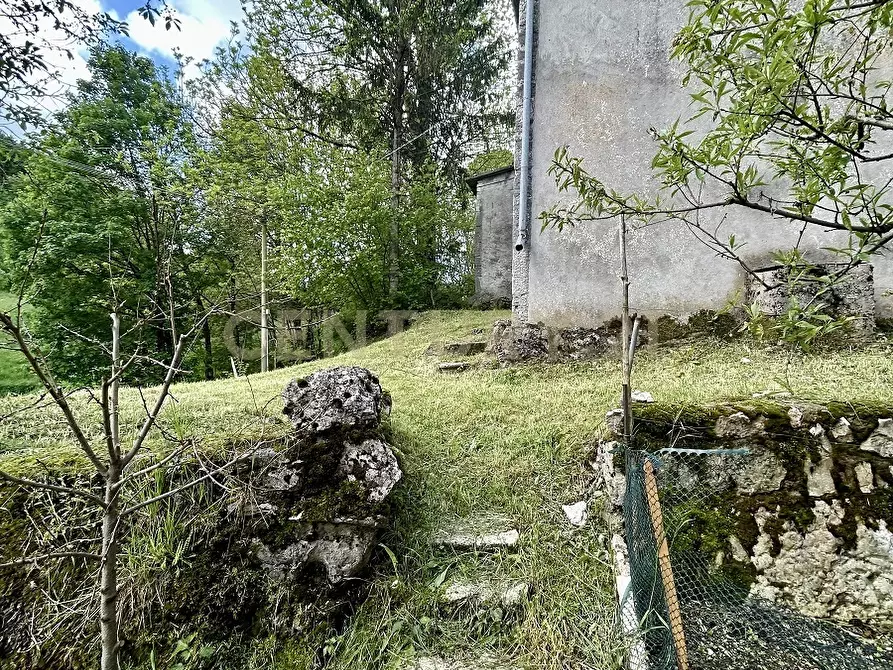 Immagine 11 di Rustico / casale in vendita  in Contrada Tezze a Velo Veronese