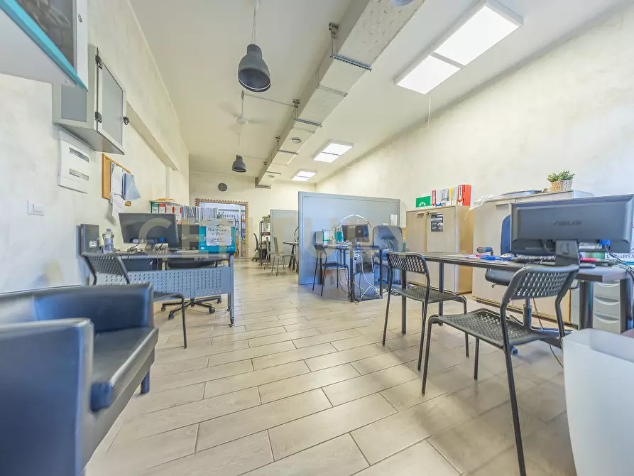 Immagine 3 di Locale commerciale in vendita  in VIA AUGUSTA GENINA 16 a Roma