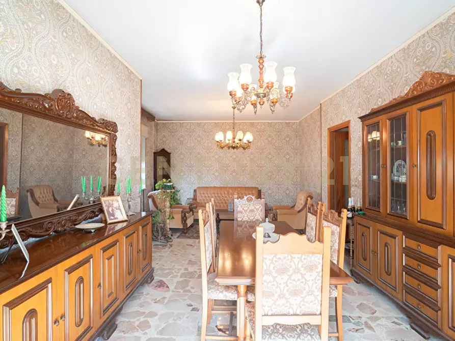 Immagine 10 di Pentalocale in vendita  in Via Roma 135 a Enna