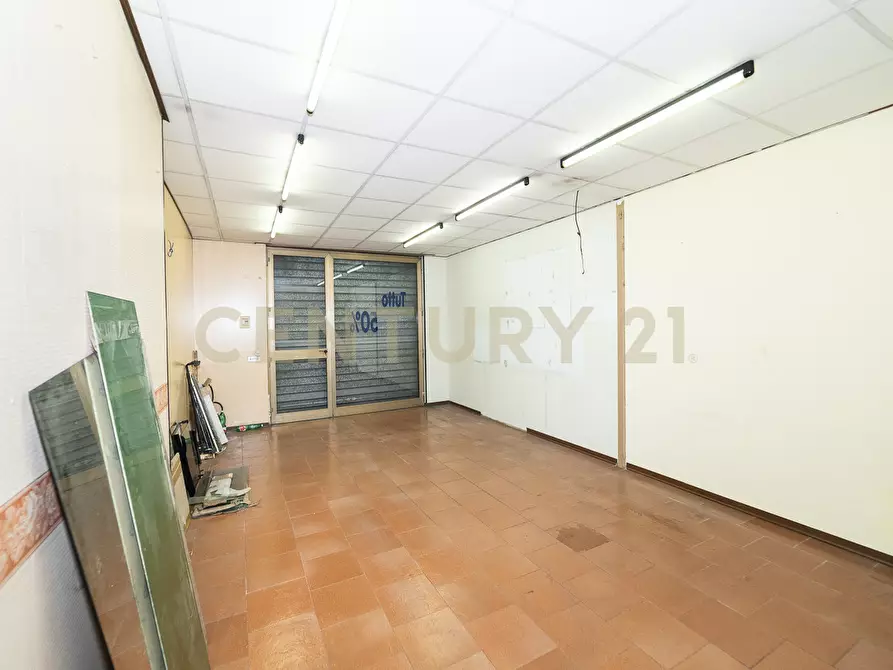 Immagine 14 di Locale commerciale in vendita  in Via Tripoli 185 a Aci Castello