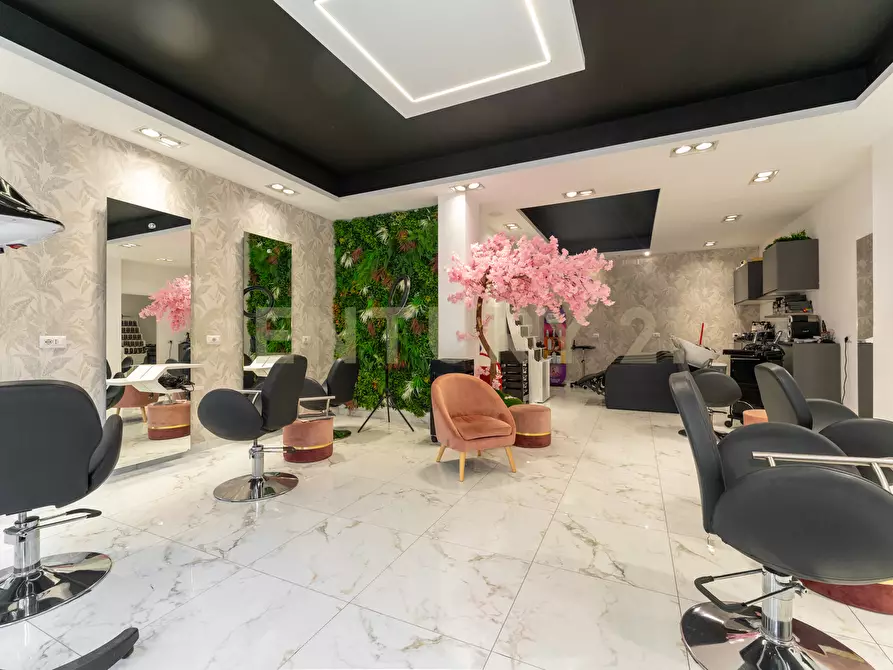 Immagine 13 di Locale commerciale in vendita  in Via Vittorio Emanuele II 113a a Gravina Di Catania